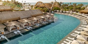 De Turkse Rivièra: Zonovergoten Stranden, Kustplaatsen en Luxe Golfresorts