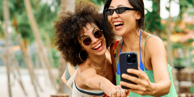 Paklijst voor festivals in het buitenland: Nomad eSIM bovenaan je lijstje