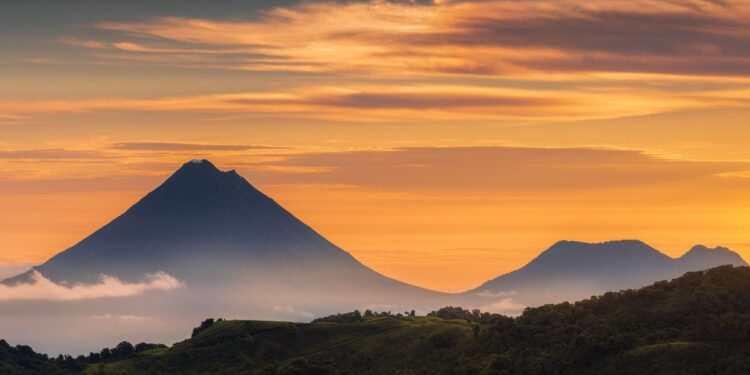 Ontdek de natuurpracht van Costa Rica: vulkanen, jungles en wilde dieren.