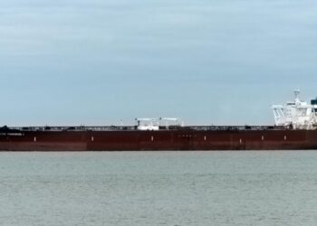 Griekse tanker met Iraakse olie passeert Straat van Hormuz zonder zenders