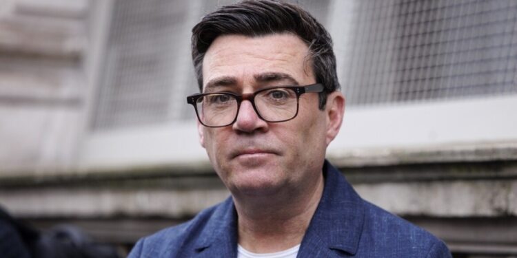 Burgemeester van Manchester streeft naar premierschap na aftreden parlementslid