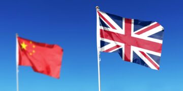 Londen roept Chinese ambassadeur op na veroordeling spionage.