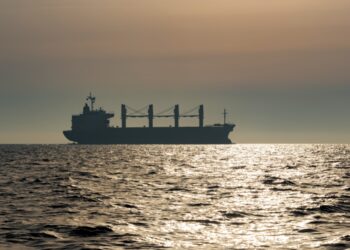 Onderzoek naar raket bij aanval op bulkcarrier in Qatar