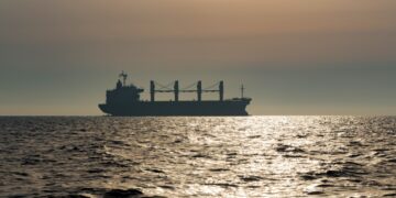 Onderzoek naar raket bij aanval op bulkcarrier in Qatar