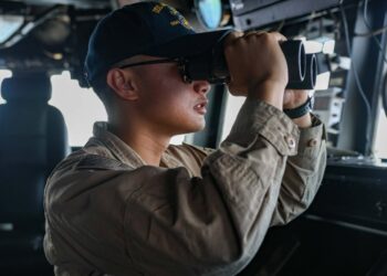 Amerikaanse schepen varen veilig door Straat van Hormuz met Project Freedom