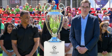 Σίλβα en Καμπιάσο nemen het op tegen Τόργκελε in UEFA Legends Tournament