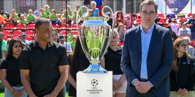 Σίλβα en Καμπιάσο nemen het op tegen Τόργκελε in UEFA Legends Tournament