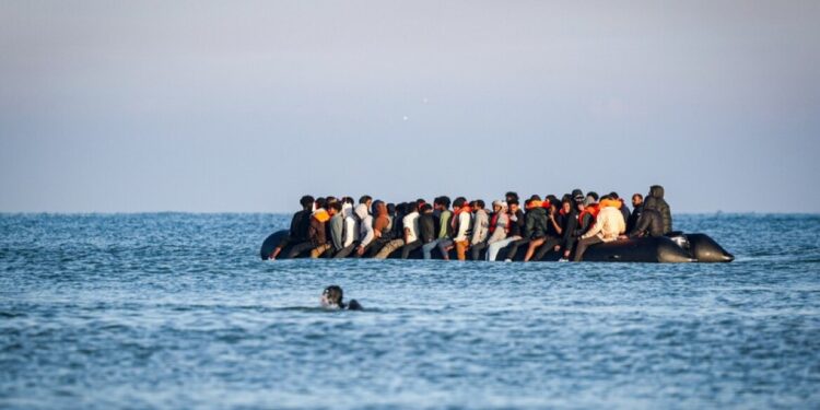 Tragisch einde voor twee vrouwen op migrantenboot in Engels Kanaal