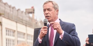 Farage koopt voor £1,4 miljoen contant na ‘geschenk’ van £5 miljoen van zakenman