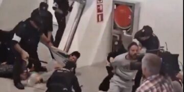 Terugkerende Gaza-flottielje-activisten botsen met politie in Bilbao