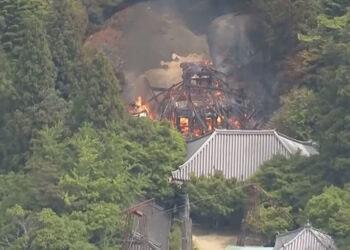 Brand verwoest eeuwige vlam in historische boeddhistische tempel in Japan