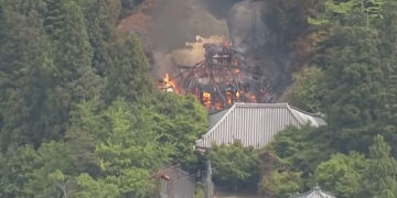 Brand verwoest eeuwige vlam in historische boeddhistische tempel in Japan
