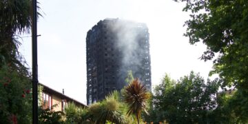Aanklagers kondigen vervolging aan voor brand Grenfell Tower.