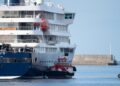 Passagiers van MV Hondius windsurfen van boord in Tenerife – Live stream