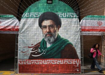Khamenei verbiedt verwijdering ‘bijna wapenwaardig’ uranium uit Iran