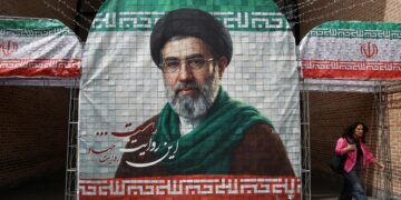 Khamenei verbiedt verwijdering ‘bijna wapenwaardig’ uranium uit Iran