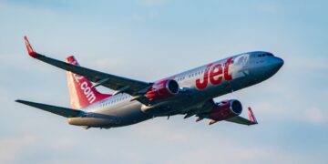 Passagiers in angst: piloot krijgt hartaanval tijdens vlucht naar Birmingham