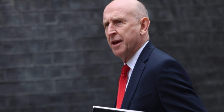 Roekeloze Russische inmenging bij Britse minister van Defensie