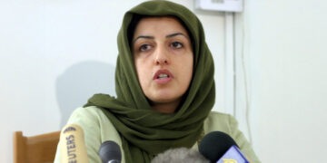 Nobelprijswinnaar Nargis Mohammadi in kritieke toestand in het ziekenhuis