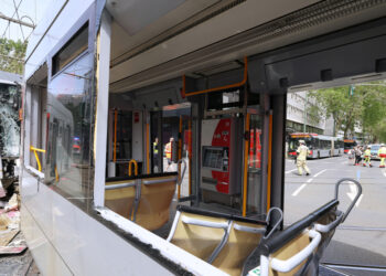 Frontale trambotsing in Düsseldorf: 27 gewonden.