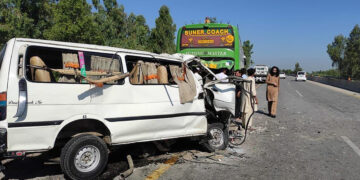 Zeventien doden en tien gewonden bij fataal busongeluk in Pakistan
