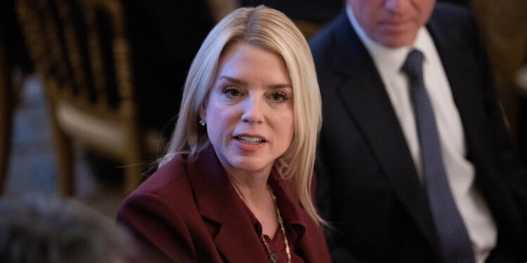 Amerikaanse procureur-generaal Pam Bondi heeft schildklierkanker