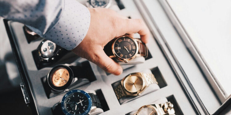 12 Arrestaties in Napels voor Diefstal van Luxe Horloges