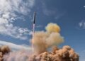 Medvedev waarschuwt West na succesvolle Sarmat ICBM-test: “Dichterbij dan ooit!”