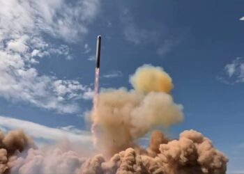 Medvedev waarschuwt West na succesvolle Sarmat ICBM-test: “Dichterbij dan ooit!”