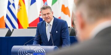 Shefkovic ontmoet belangrijke handelsfunctionaris van Trump