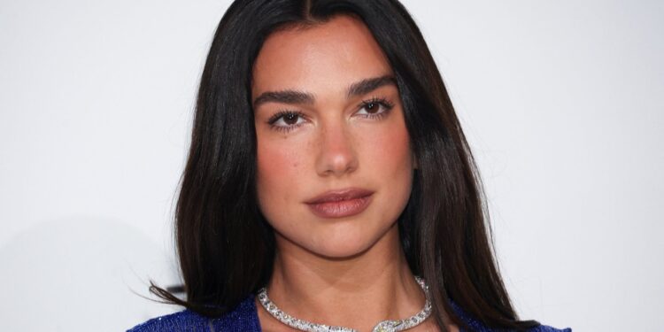 Dua Lipa klaagt Samsung aan voor $15 miljoen