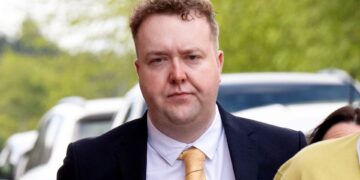 Ex-raadslid veroordeeld voor seksueel misbruik van jonge mannen en jongens.