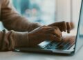 Meer dan 70 miljoen waarschuwingen voor kindermisbruik op internet
