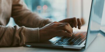 Meer dan 70 miljoen waarschuwingen voor kindermisbruik op internet