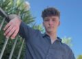 Familie van overleden tiener door meningitisuitbraak brengt eerbetoon.
