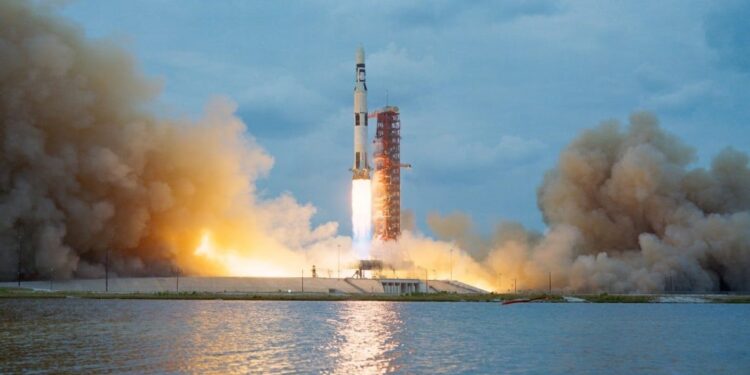 Ramp in de Indische Oceaan: SpaceX raket ontploft tijdens lancering.