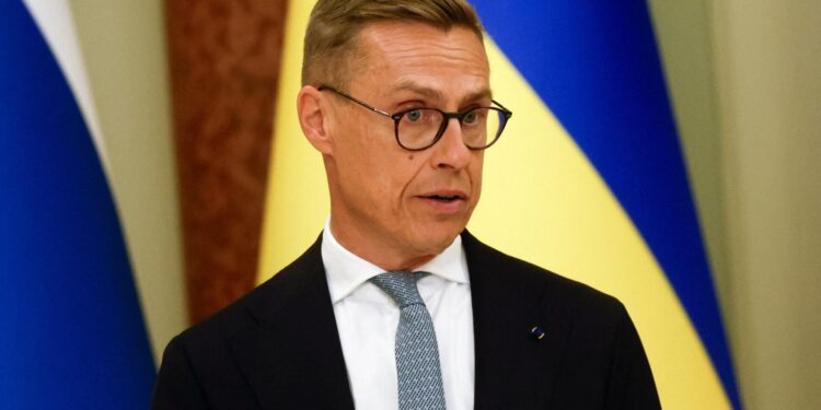 Finse president dringt aan op gesprekken met Poetin in Europa