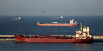Irak exporteert 10 miljoen vaten olie via Straat van Hormuz in april
