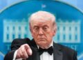Trump neemt afscheid van Ted Turner met CNN hoogtepunten