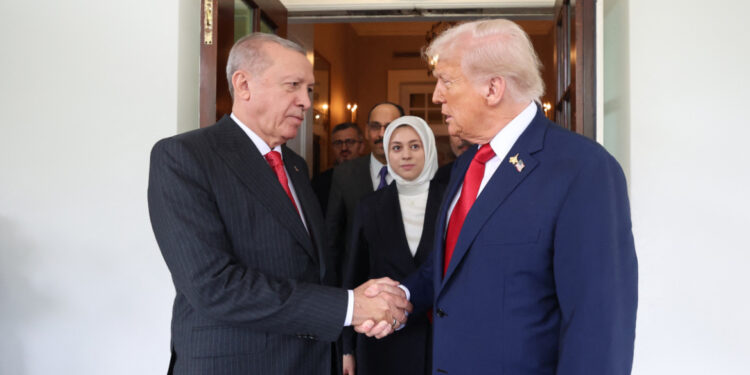 Trump vraagt moslimlanden om Verdragen van Abraham: shock in Turkije