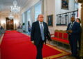 Trump dreigt met zwaardere bombardementen als Iran vredesakkoord schendt.