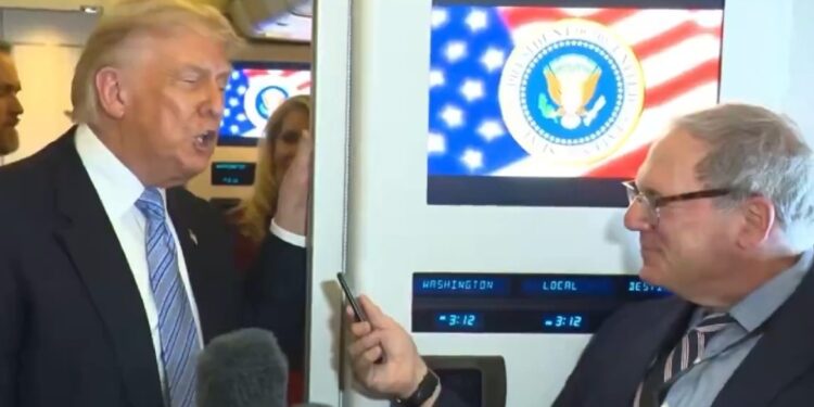 Trump valt luchtmachtverslaggever aan na vraag over Iran: ‘Je bent nep’