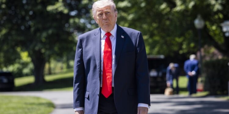 Trump omzeilt Congres met staakt-het-vuren voor hervatting operaties in Iran