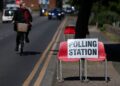 Starmer blijft ondanks verliezen bij lokale verkiezingen, Farage viert feest