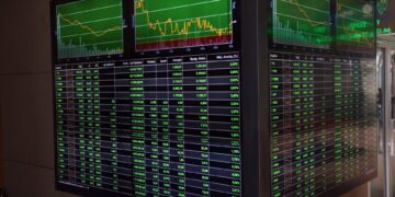 Aandelenmarkt stijgt naar hoogste niveau in drie maanden met rally in banken