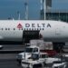 Dichtbij-botsing van jets op druk vliegveld in Amerikaanse nachtmerrie.