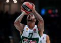 PAOK versterkt team met Marcus Foster
