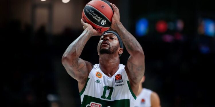 PAOK versterkt team met Marcus Foster