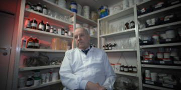 Apotheker redt baby, strijd met big pharma volgt.