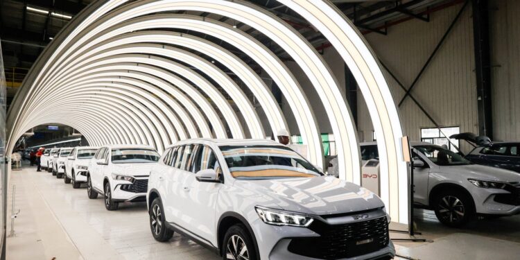 ‘Samenwerking Alibaba en BYD met Chinese strijdkrachten onder de loep’